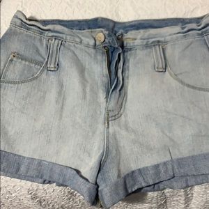 Light wash shorts - high rise - denim short